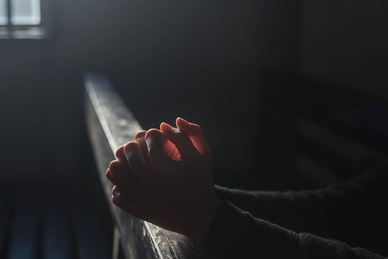 Echtes Christsein beweist sich in der Herzenshaltung zu Gottes Geboten und der Geschwisterliebe